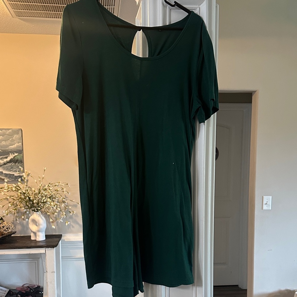 Women's Short-Sleeve Scoop Neck Top in Dark Green